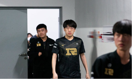 展现了他对 展现了他对