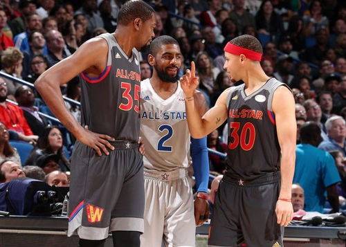 在同一赛事 在同一赛事