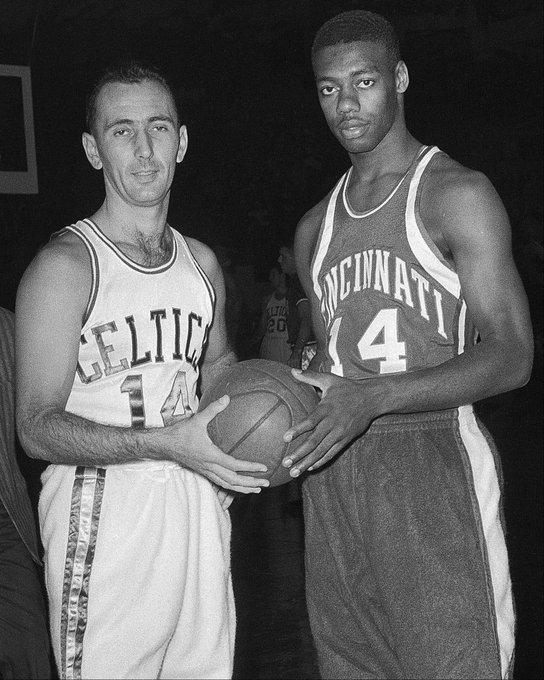 队对他个人 队对他个人