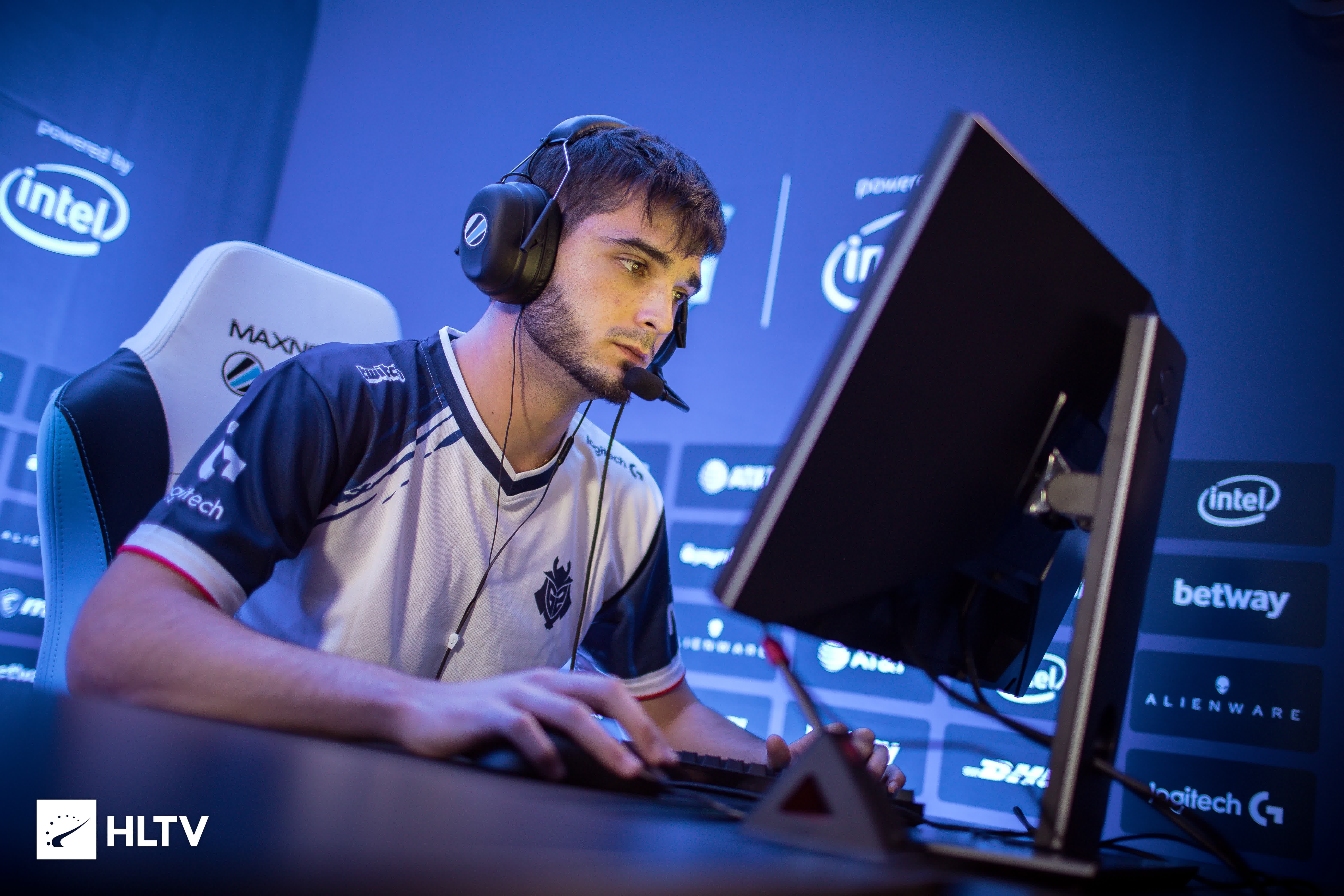 他们不仅带 他们不仅带